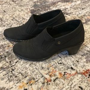 Easy Street Comfort Wave Slip-ons